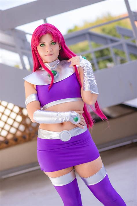 10 Absolutely Fire Starfire Cosplays